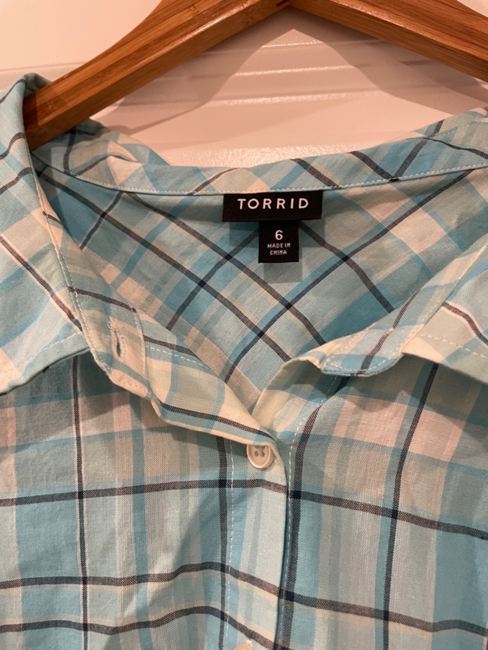 torrid Blue and White Plaid Button-Down Shirt size 6x - Picture 2 of 4